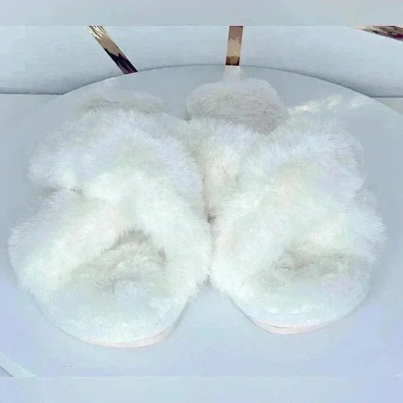 Fuzzy Slippers Women (SH22) - Picture 1 of 5